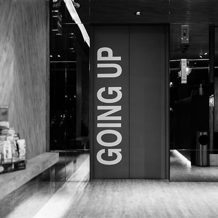 Suites Contempo Mexiko-Stadt Exterior foto The elevator at the entrance of the building