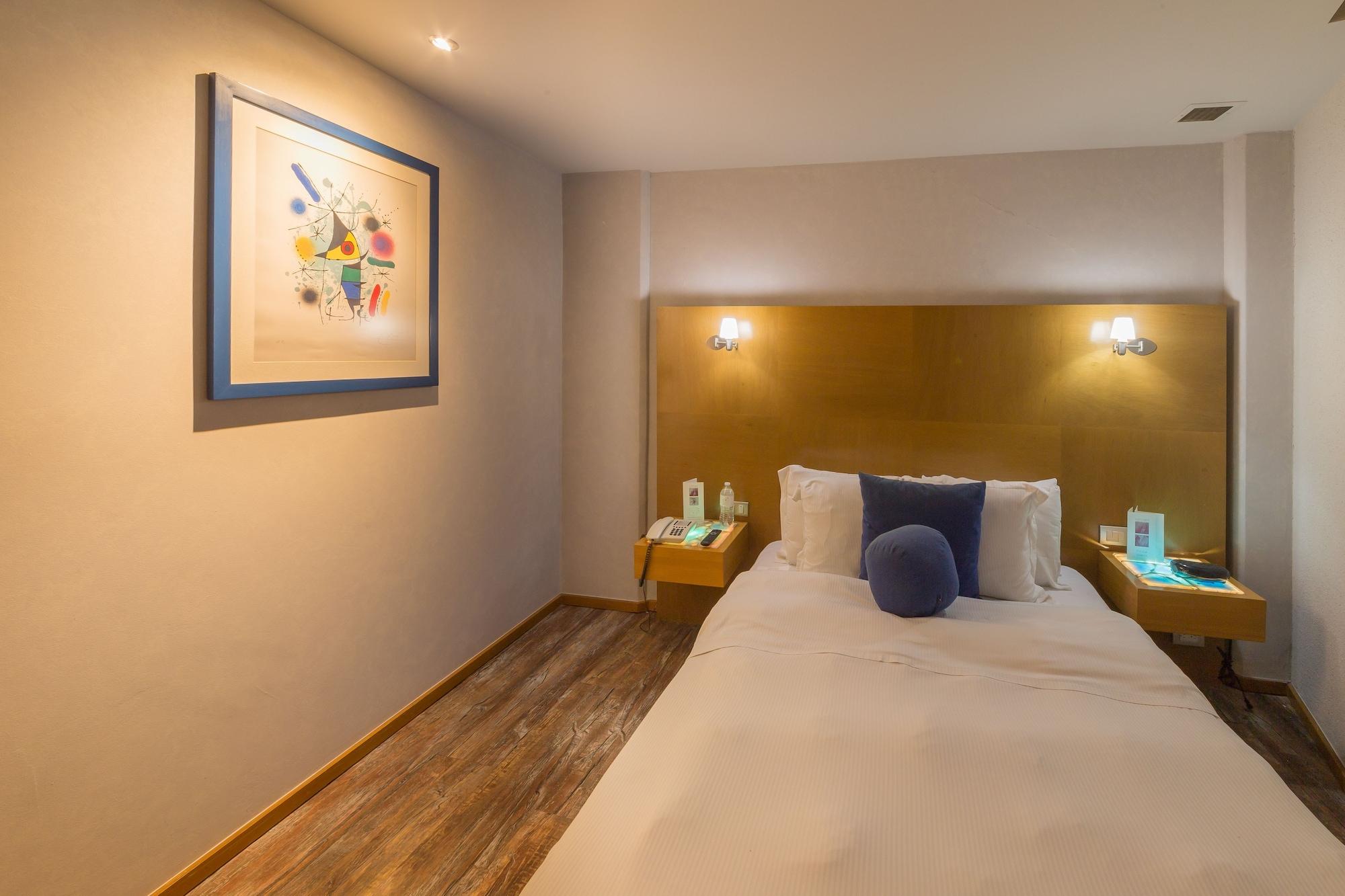 Suites Contempo Mexiko-Stadt Exterior foto A room at the hotel