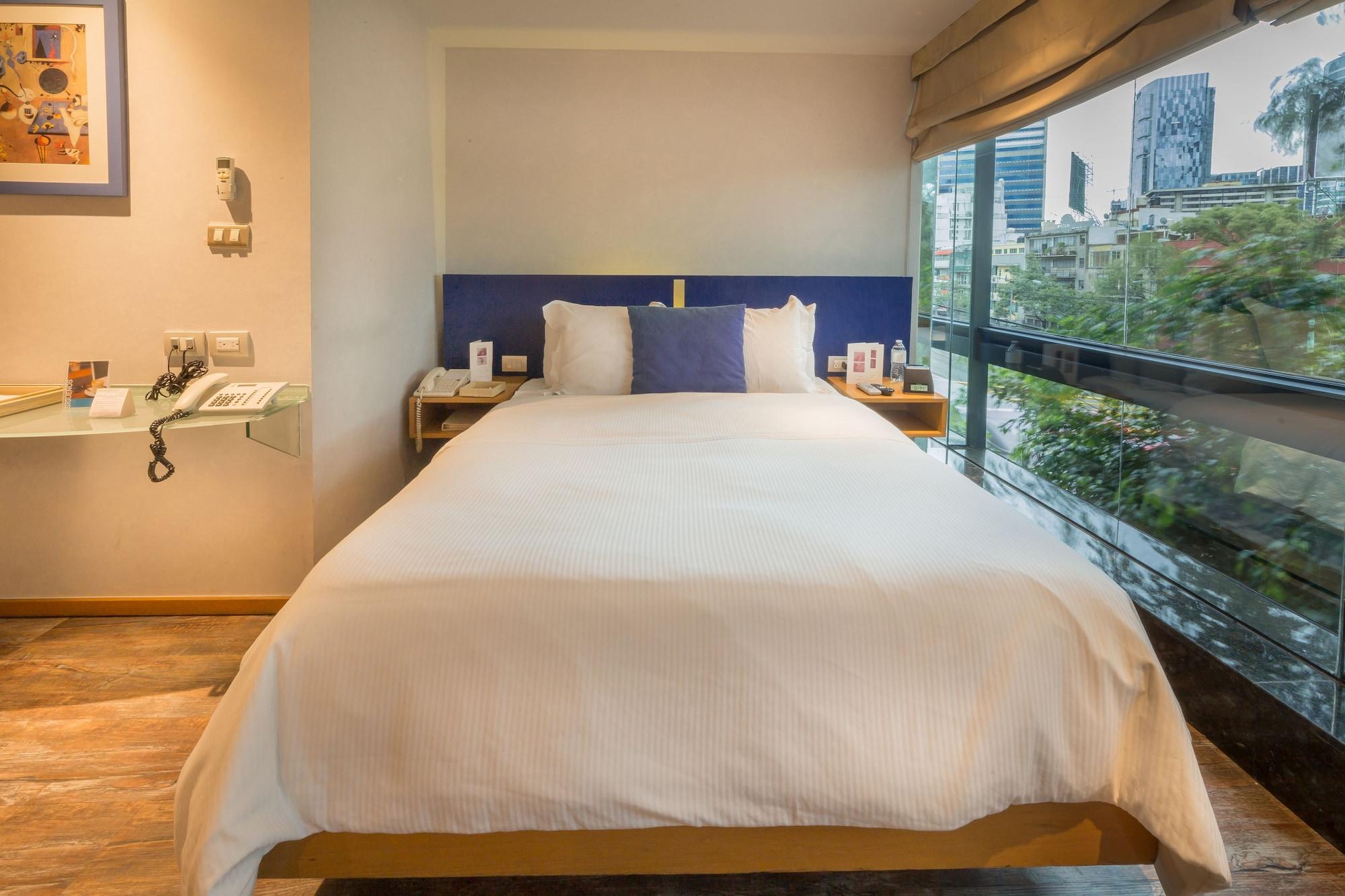 Suites Contempo Mexiko-Stadt Exterior foto A room at the hotel