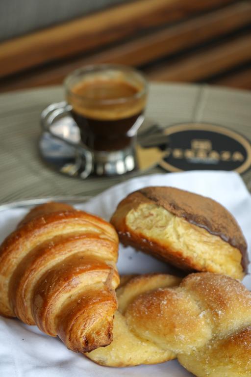 Suites Contempo Mexiko-Stadt Exterior foto A typical Italian breakfast