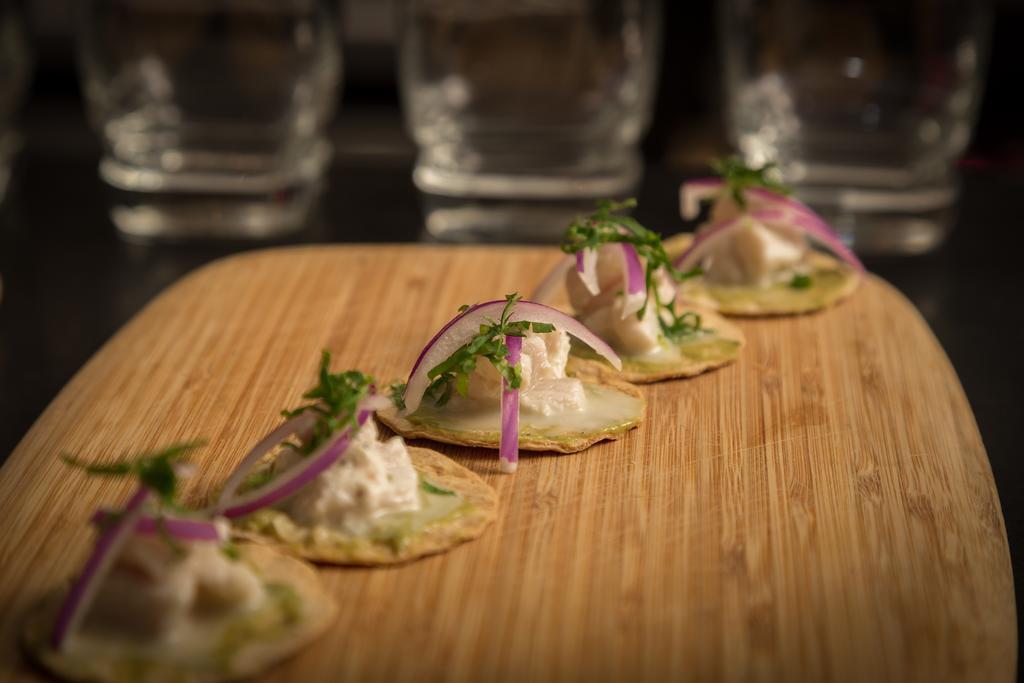 Suites Contempo Mexiko-Stadt Exterior foto Oyster shooters