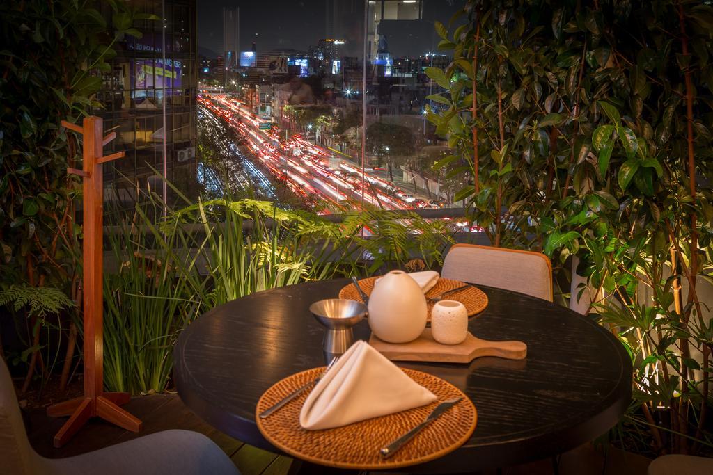 Suites Contempo Mexiko-Stadt Exterior foto View from the restaurant