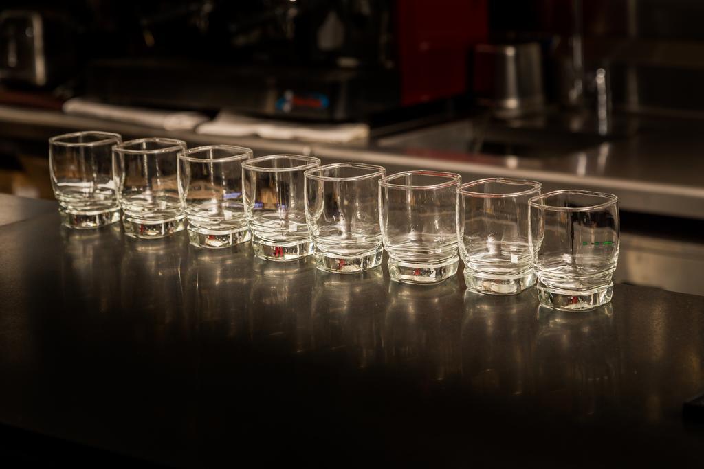 Suites Contempo Mexiko-Stadt Exterior foto A row of shot glasses