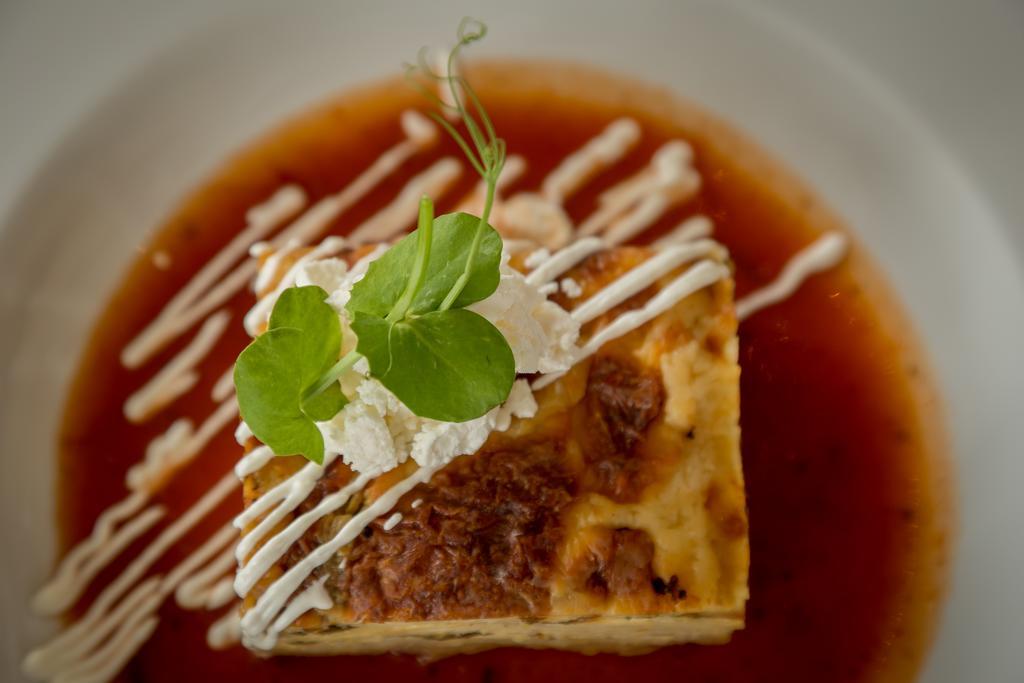 Suites Contempo Mexiko-Stadt Exterior foto A piece of quiche with a garnish