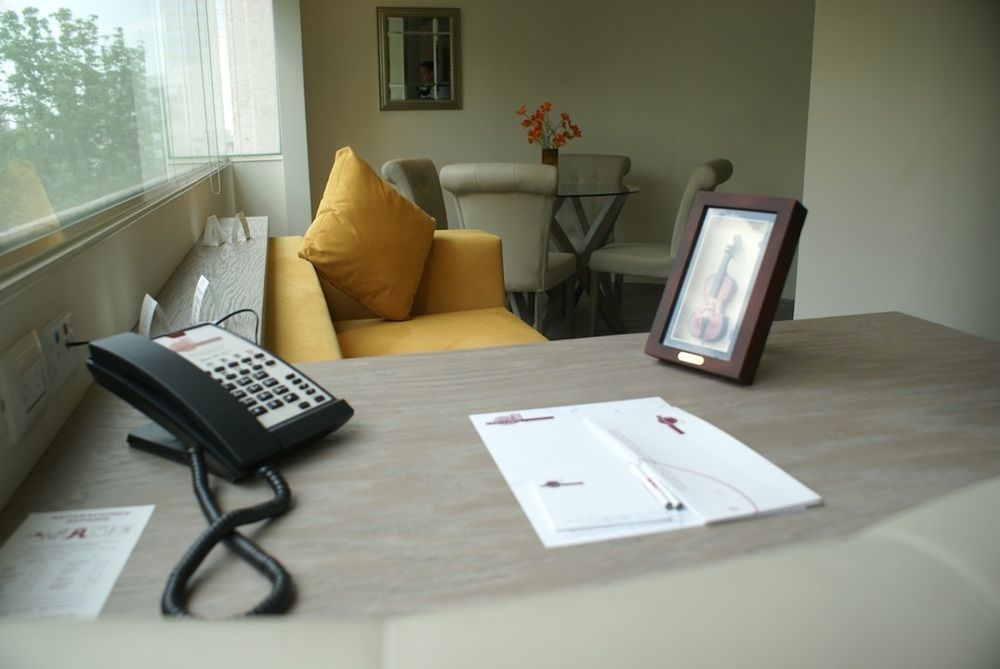 Suites Contempo Mexiko-Stadt Exterior foto A desktop video phone