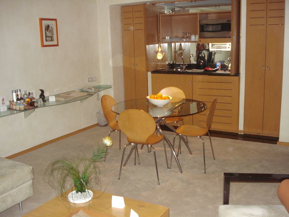 Suites Contempo Mexiko-Stadt Exterior foto A modern German kitchen
