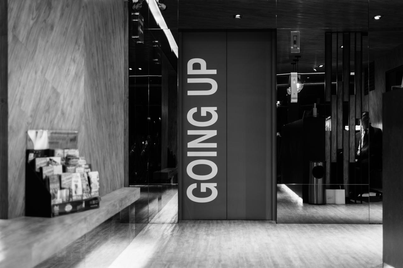 Suites Contempo Mexiko-Stadt Exterior foto The elevator at the entrance of the building