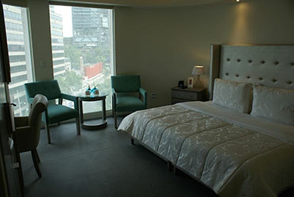 Suites Contempo Mexiko-Stadt Exterior foto A room at the hotel